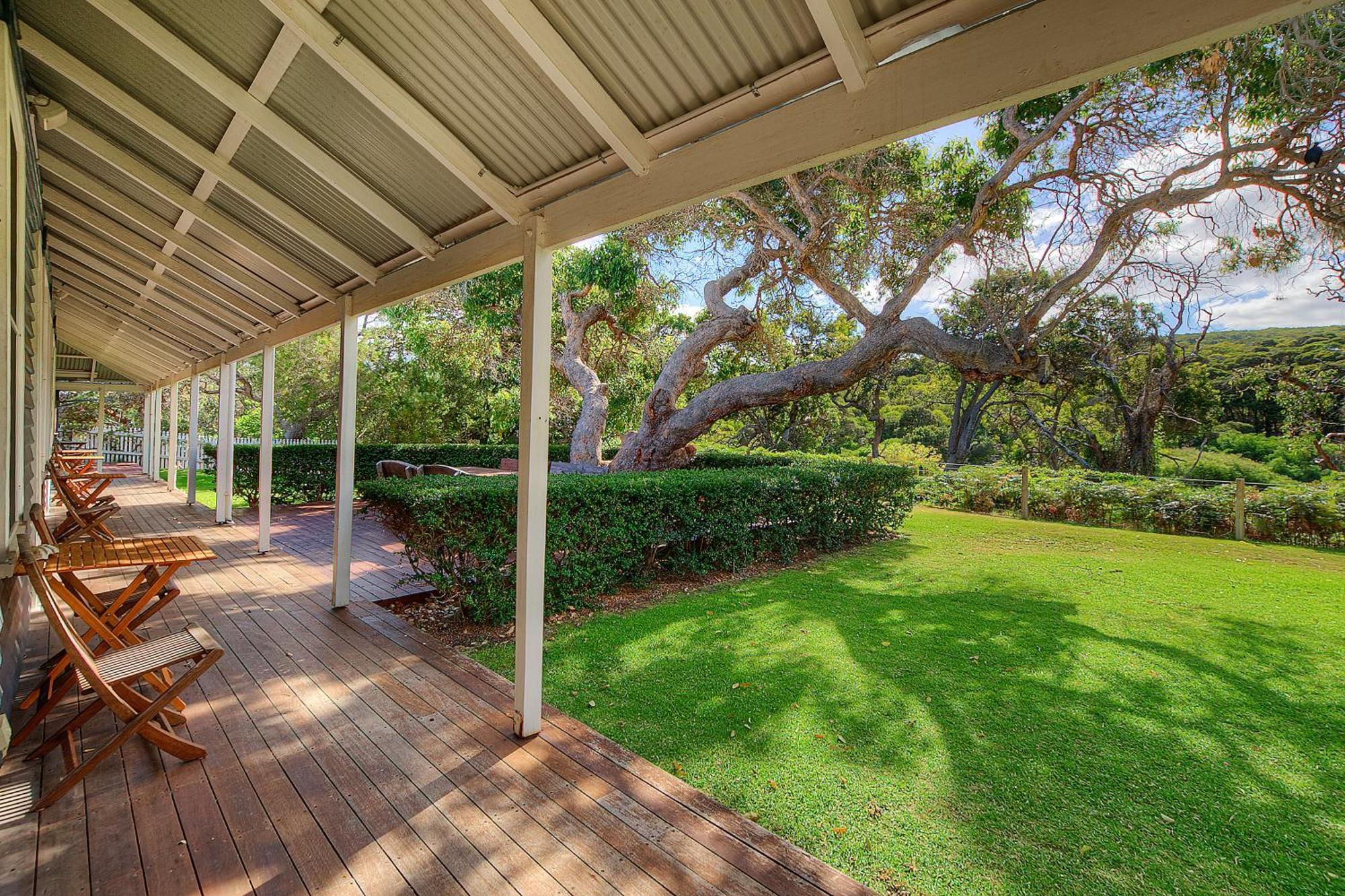 Hotel Caves House &