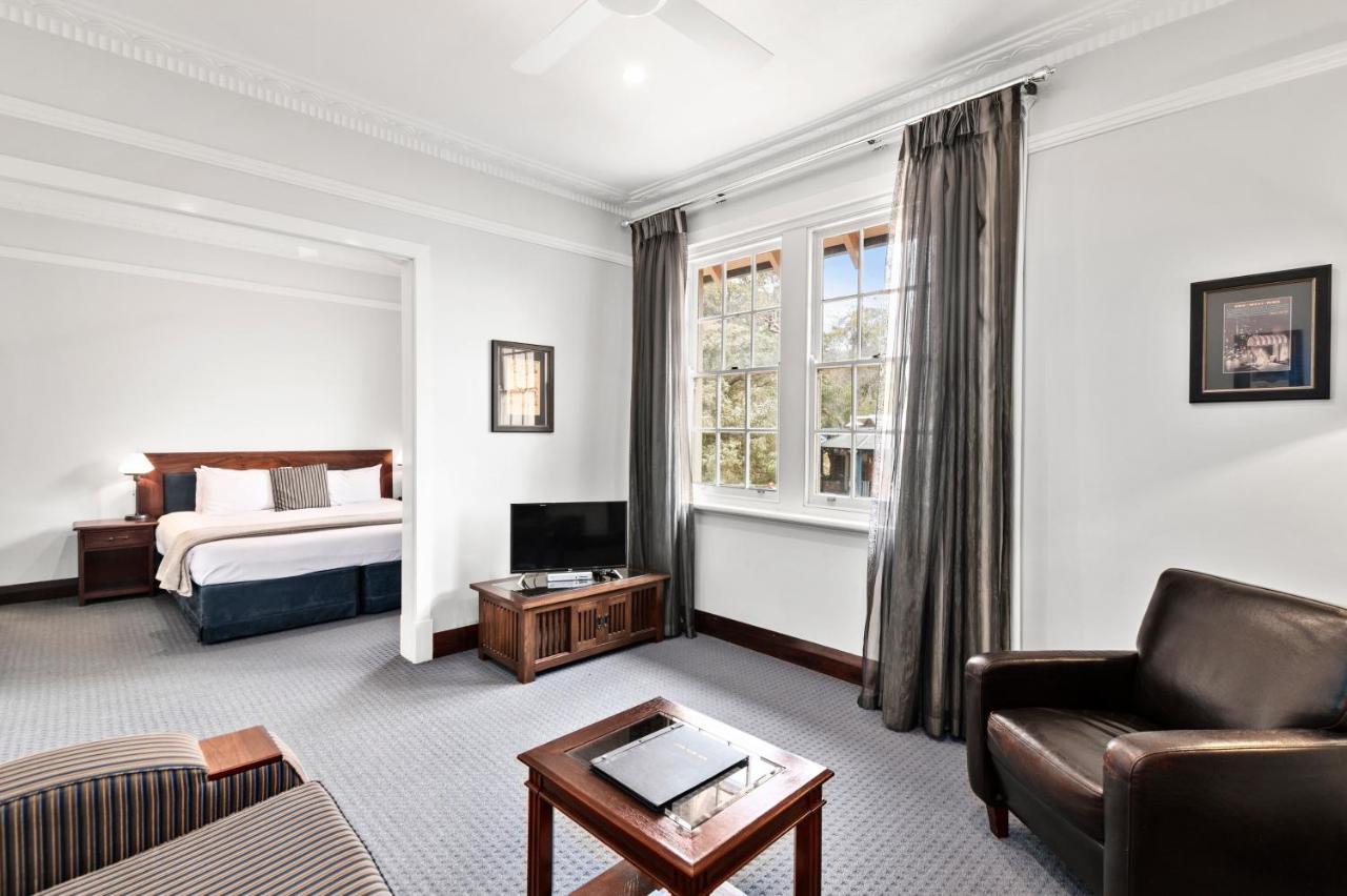 Caves House & Hotel