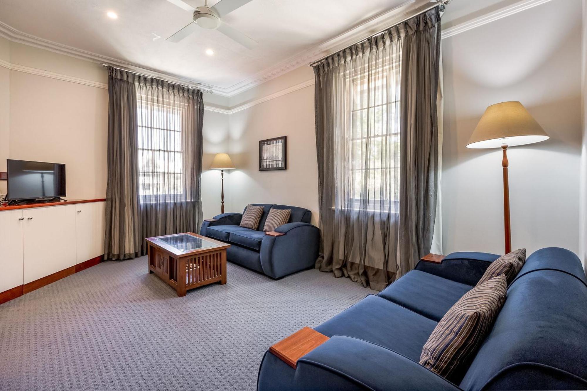 Caves House & Hotel