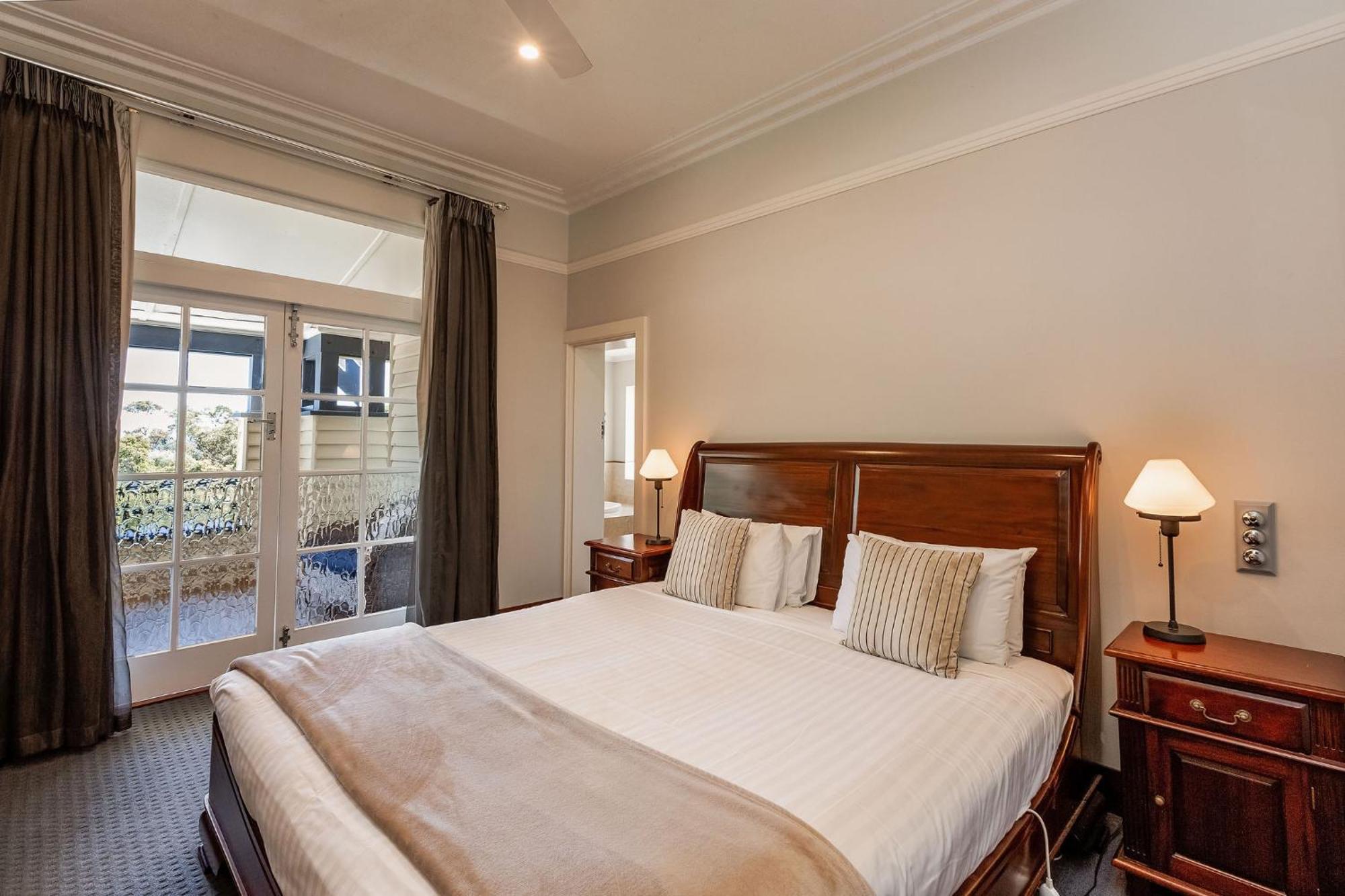 Hotel Caves House & 4*