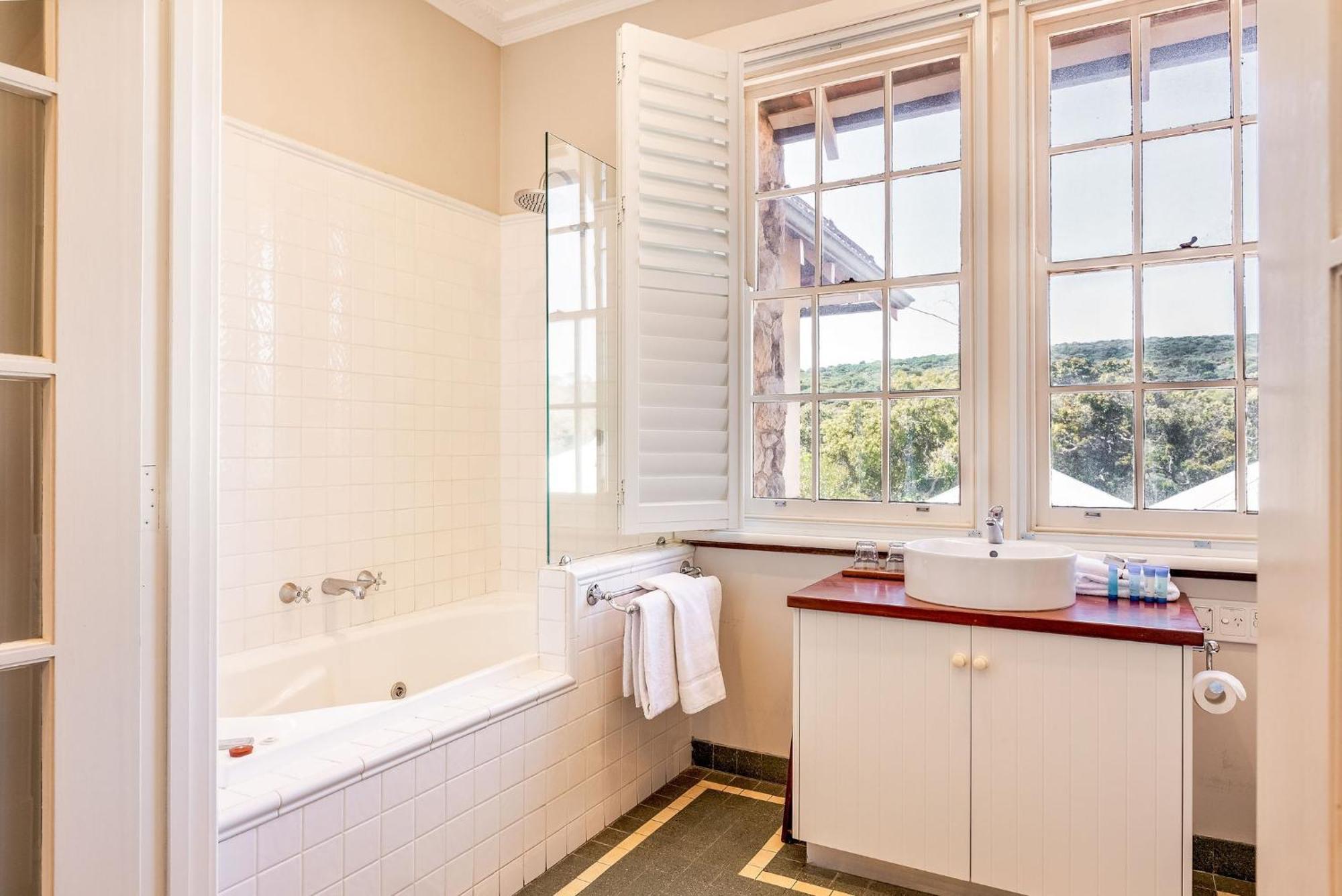 Caves House & Hotel