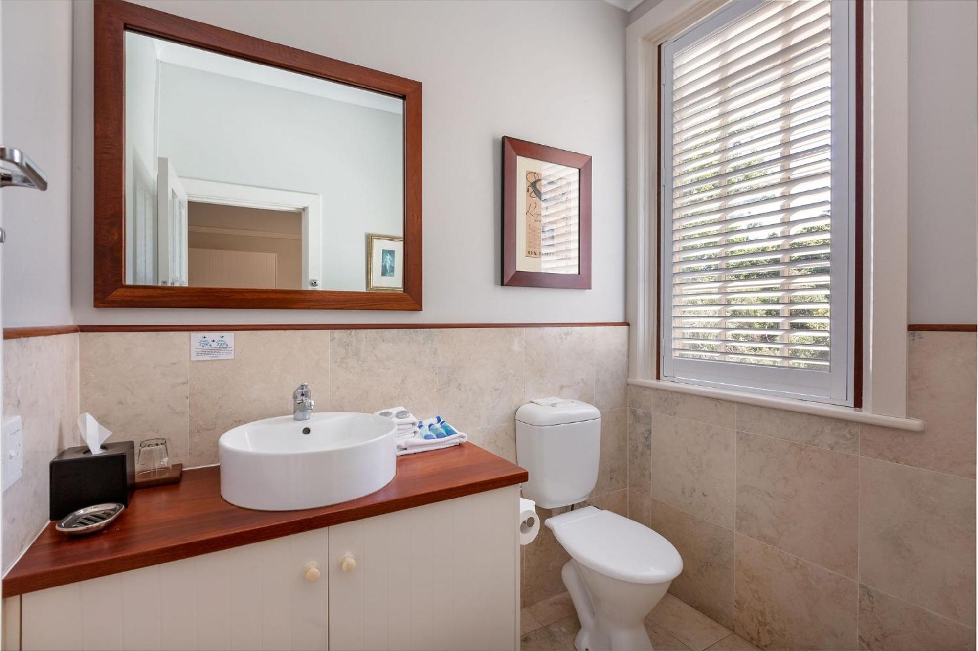 Caves House & Hotel