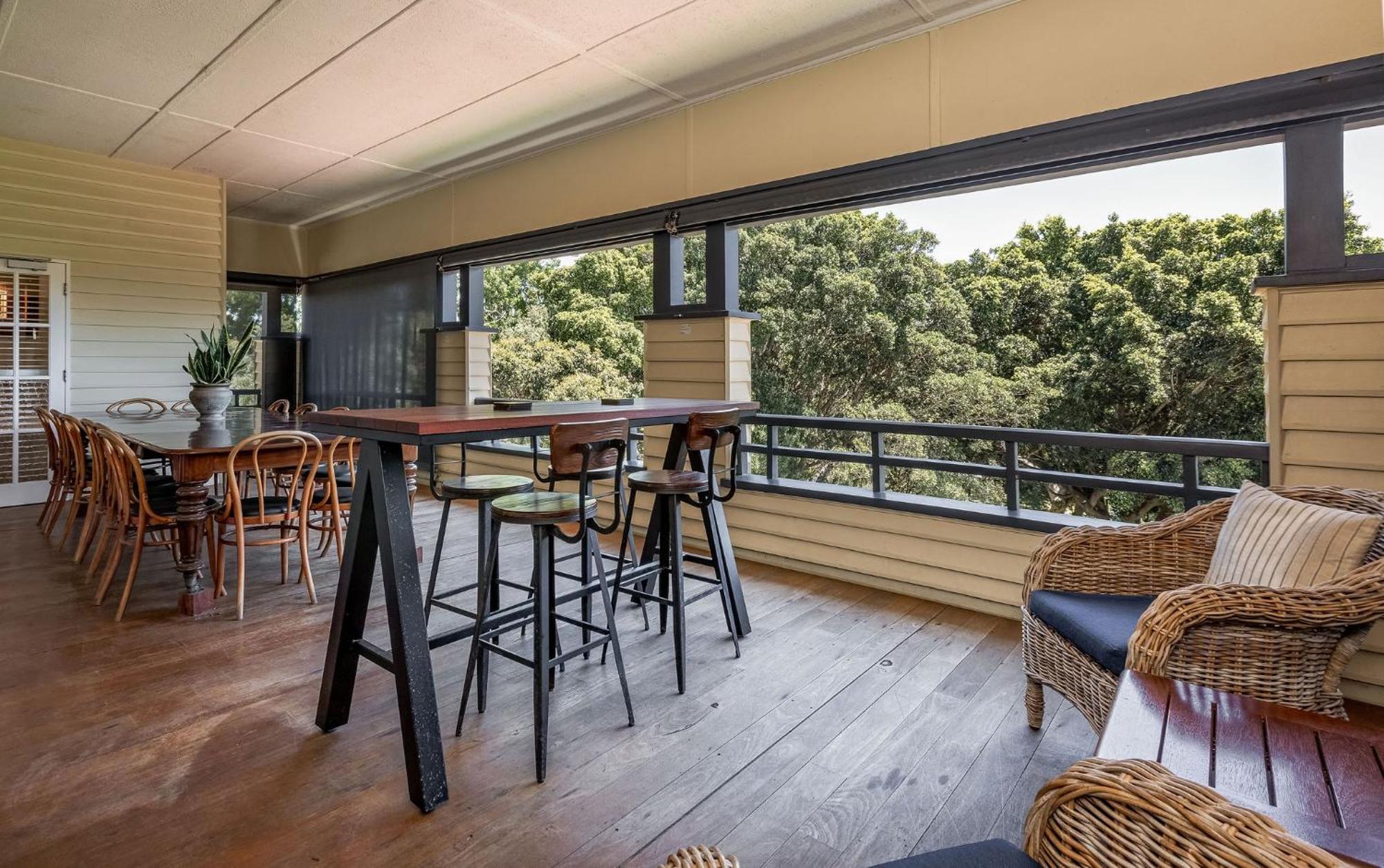 Caves House & Hotel 4*