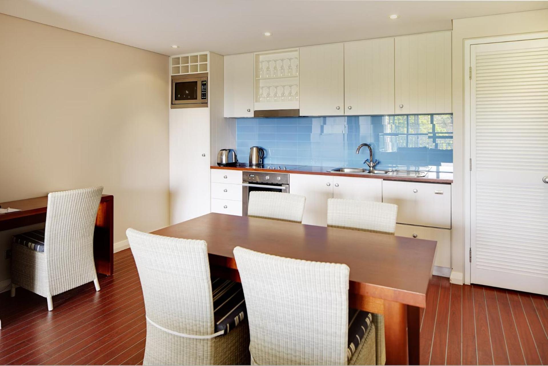 Caves House & Hotel 4*