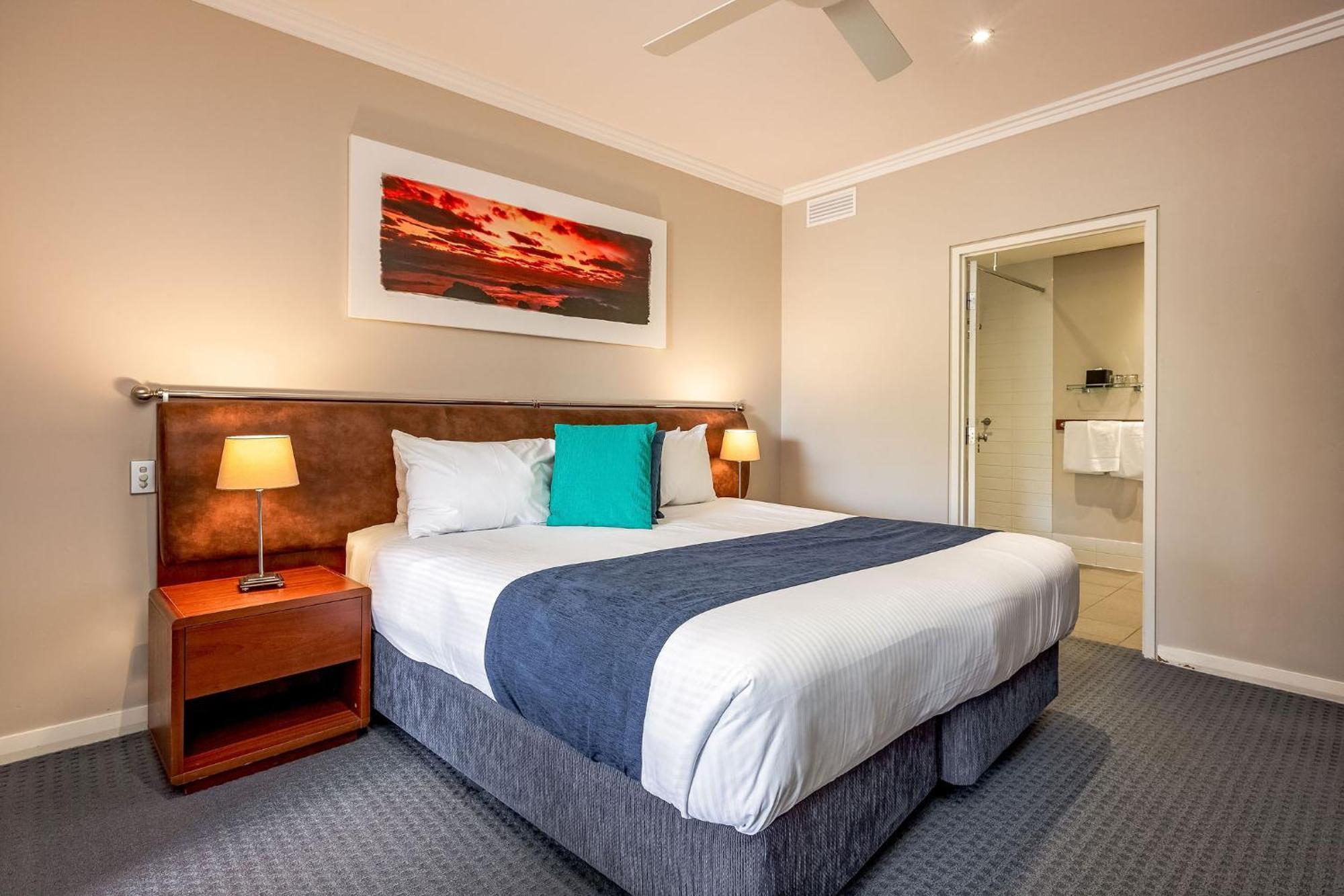 Caves House & Hotel