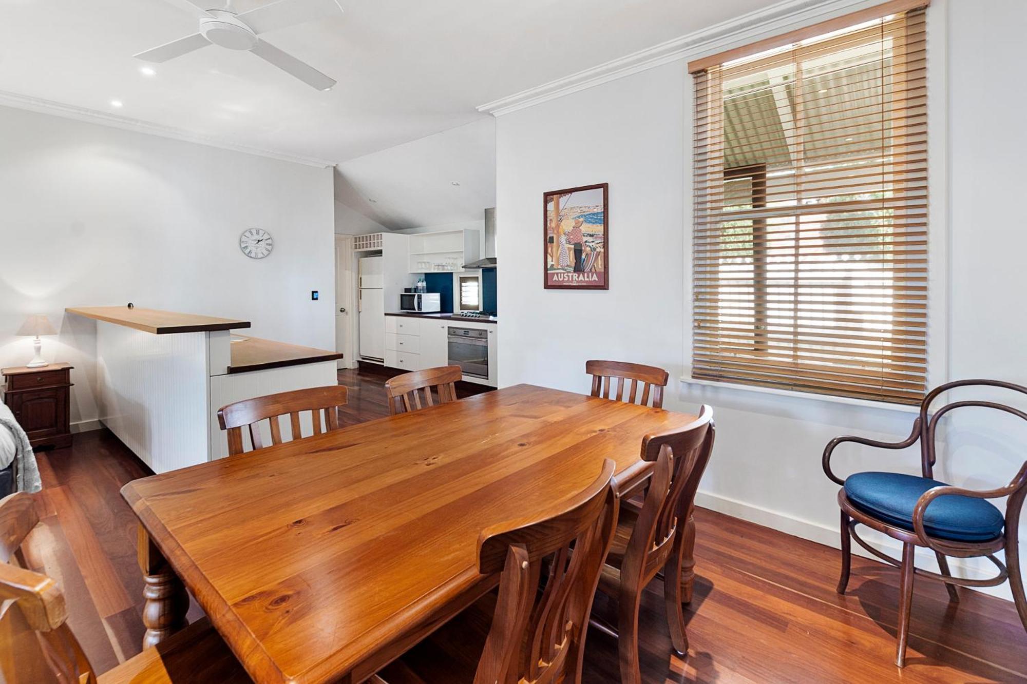 Caves House & Hotel 4*