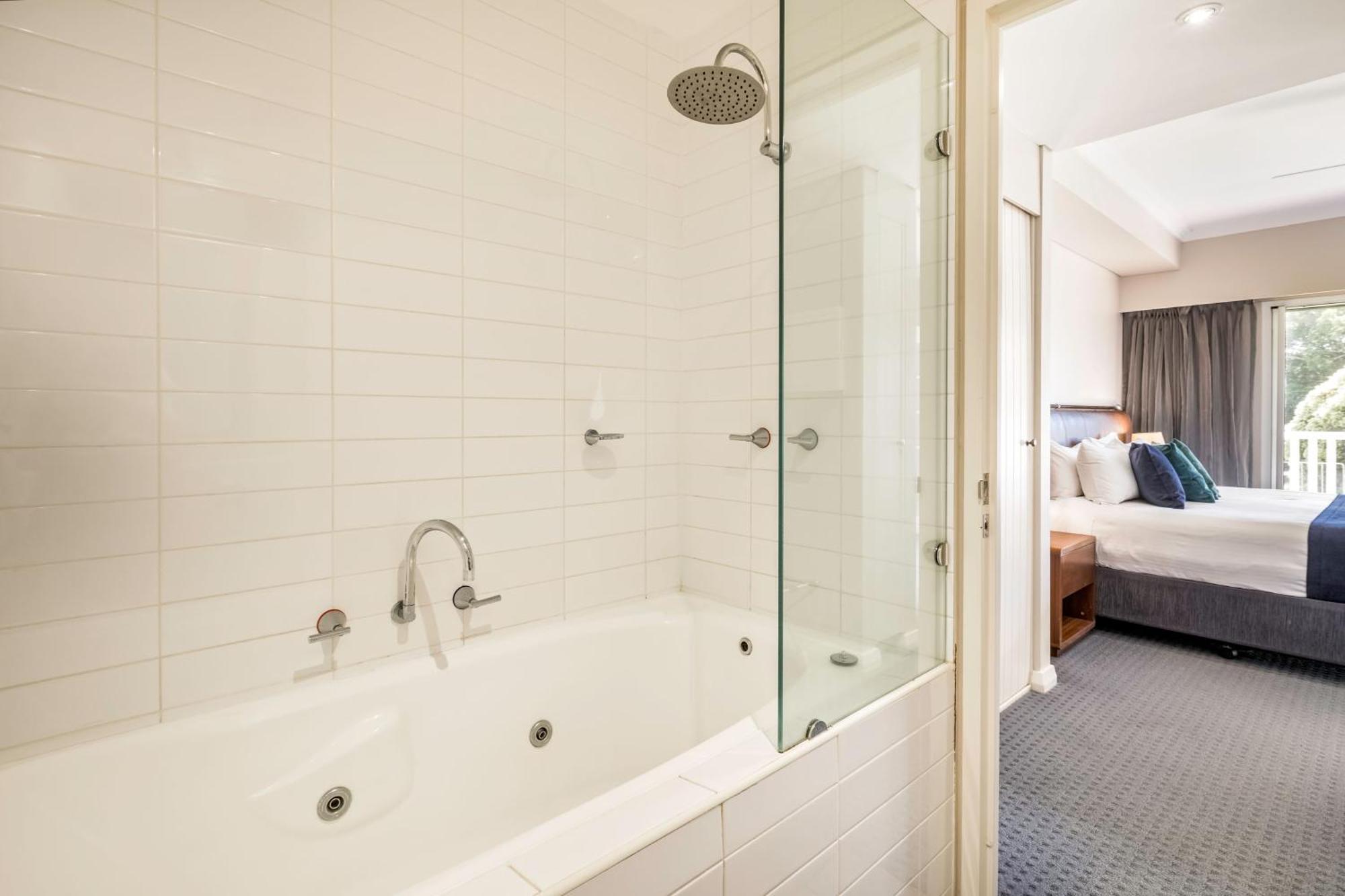 Caves House & Hotel