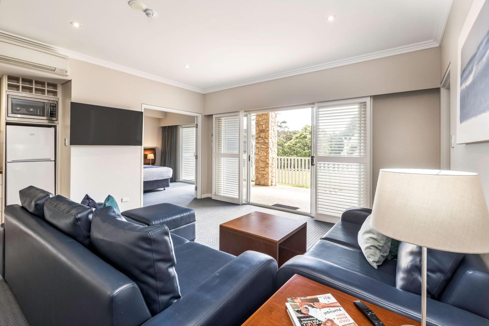 Caves House & 4*