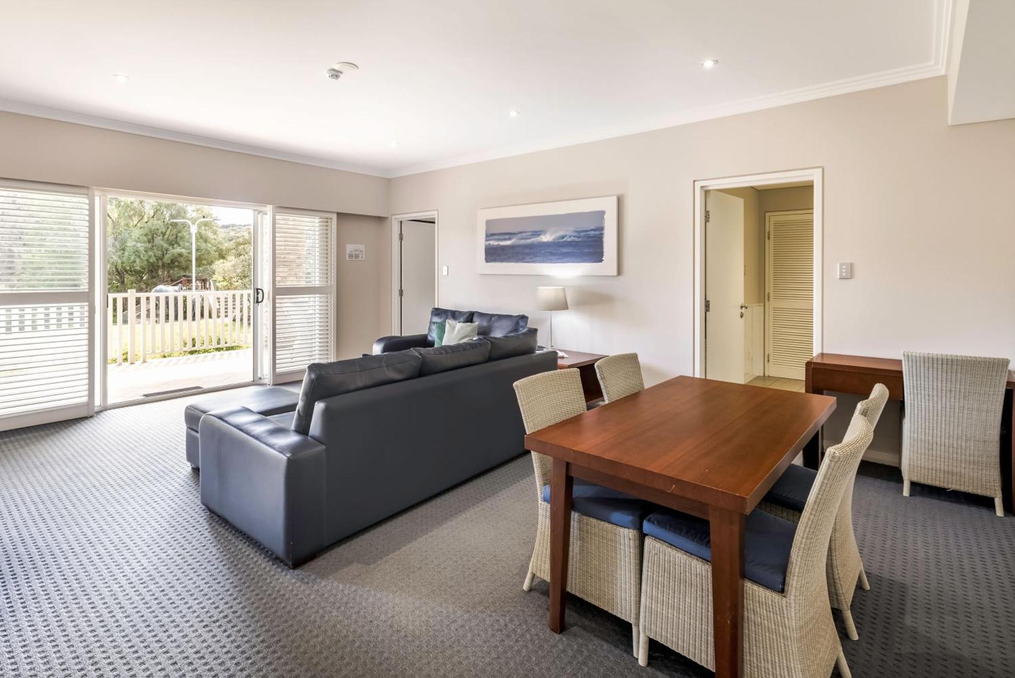 Caves House & Hotel 4*